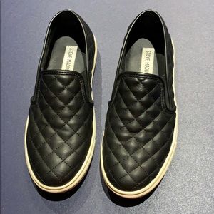Woman’s Steve Madden slip in sneakers, Size 7